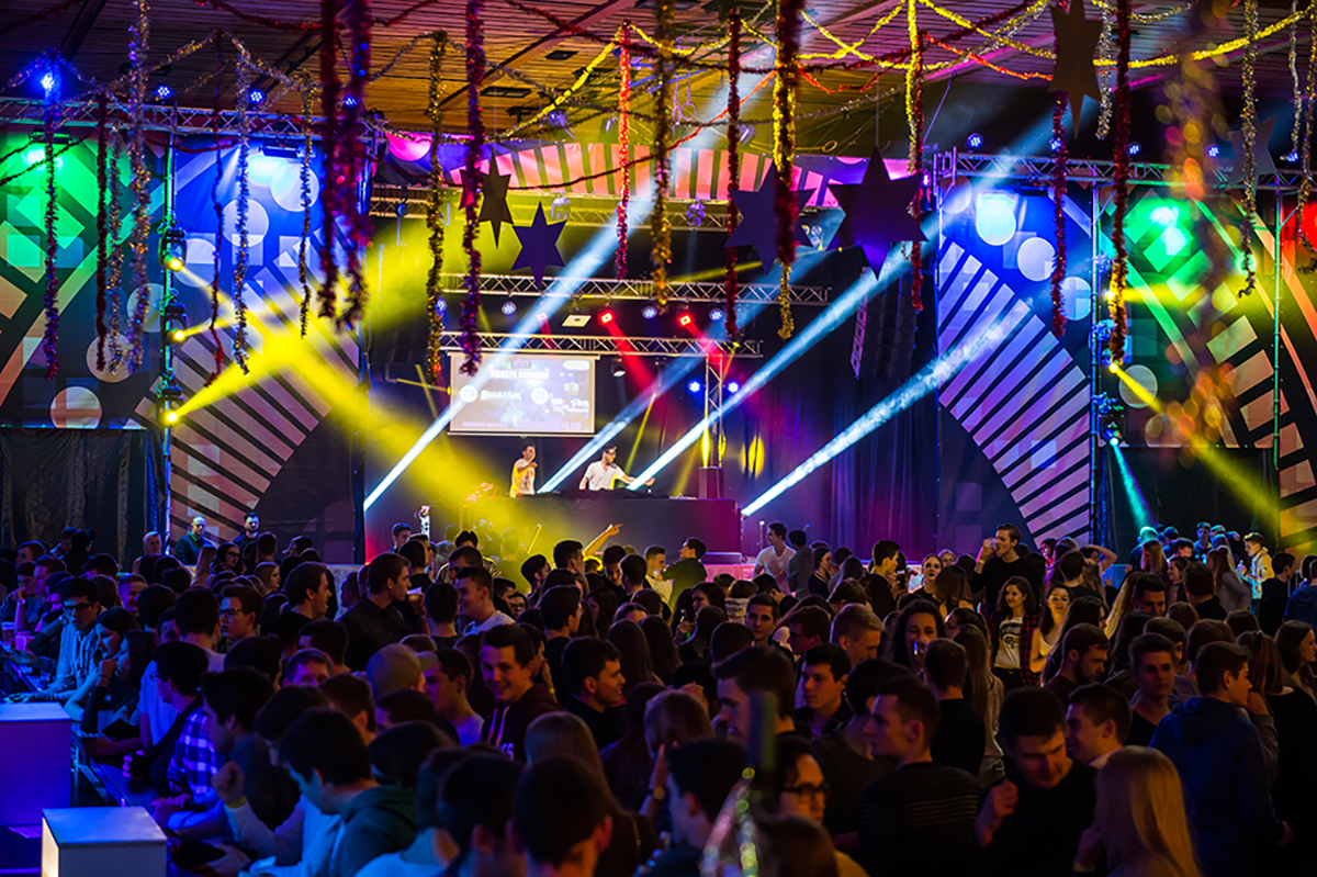 VIP-Bereich mit Blick auf die Bühne